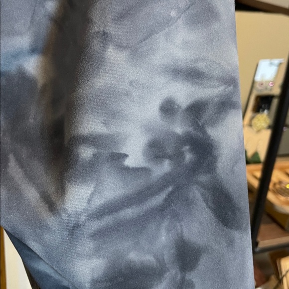 lululemon athletica Charcoal Tie-Dye Align Leggings - Picture 8 of 8